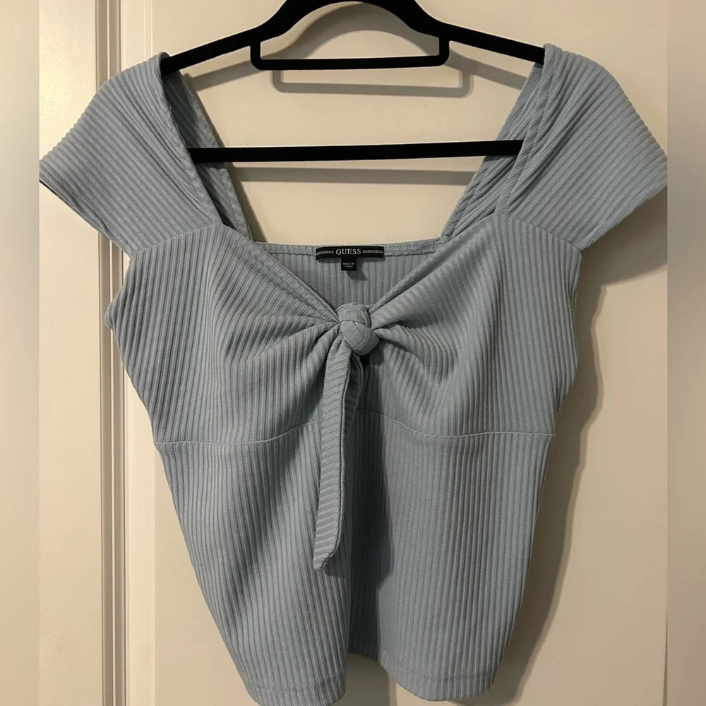 Guess off the shoulder shirt - Picture 1 of 2